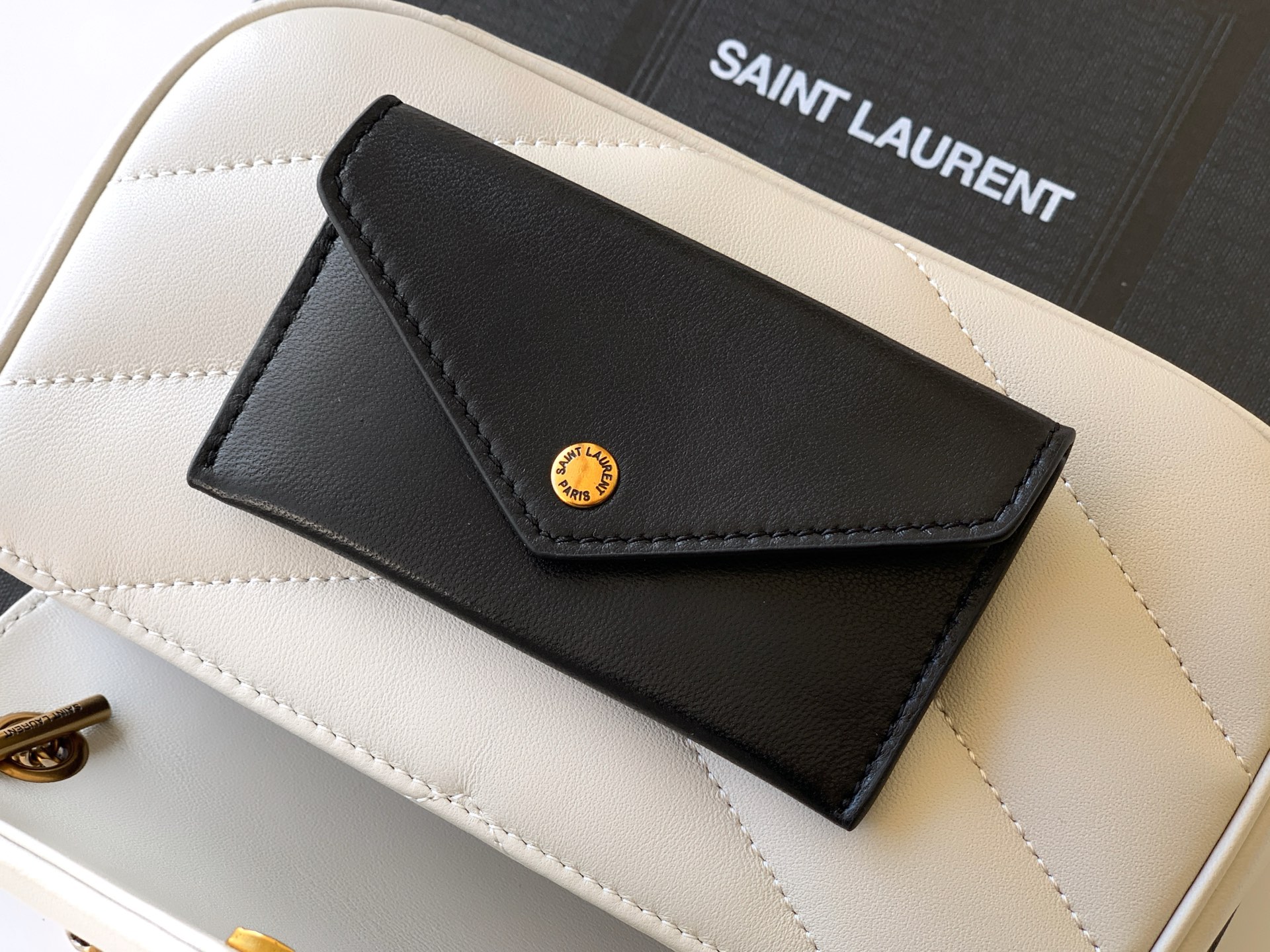 Saint Laurent 迷你白色羊皮/古金 25早春新款LouLou迷你 质感细腻高级 羊皮手感柔柔软软的