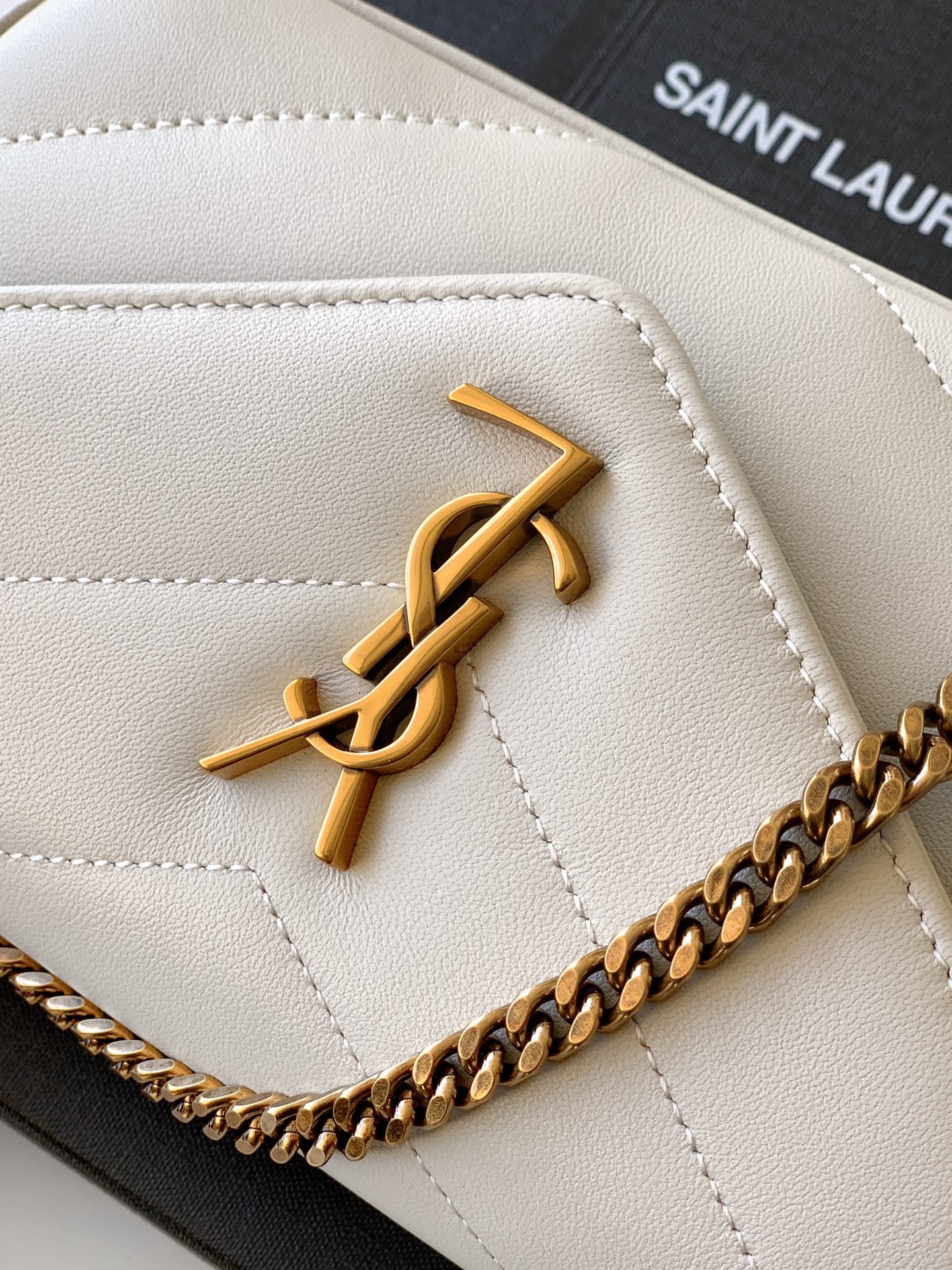 Saint Laurent 迷你白色羊皮/古金 25早春新款LouLou迷你 质感细腻高级 羊皮手感柔柔软软的