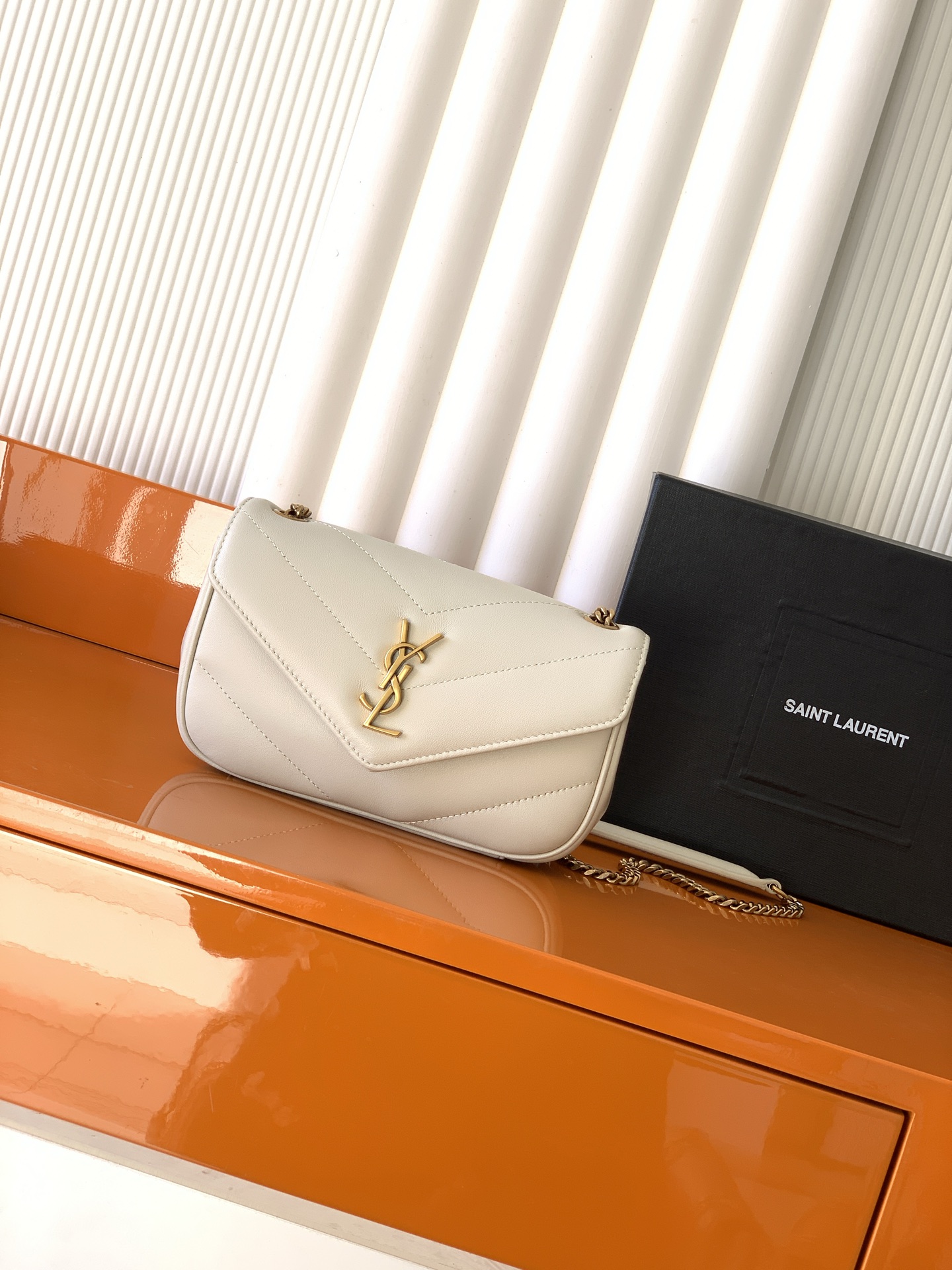 Saint Laurent 迷你白色羊皮/古金 25早春新款LouLou迷你 质感细腻高级 羊皮手感柔柔软软的