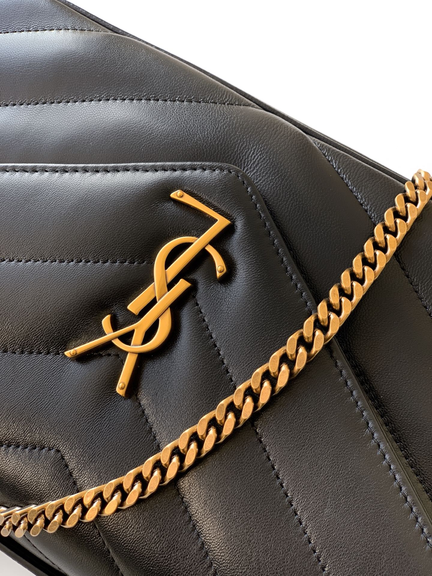 Saint Laurent 中号黑色羊皮/古金