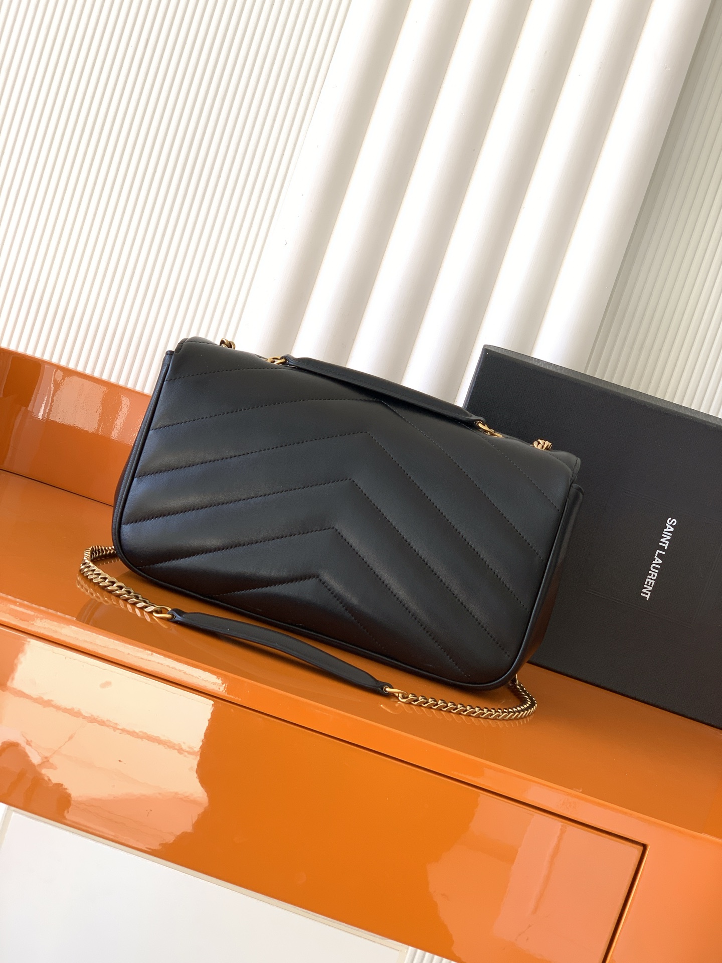 Saint Laurent 中号黑色羊皮/古金