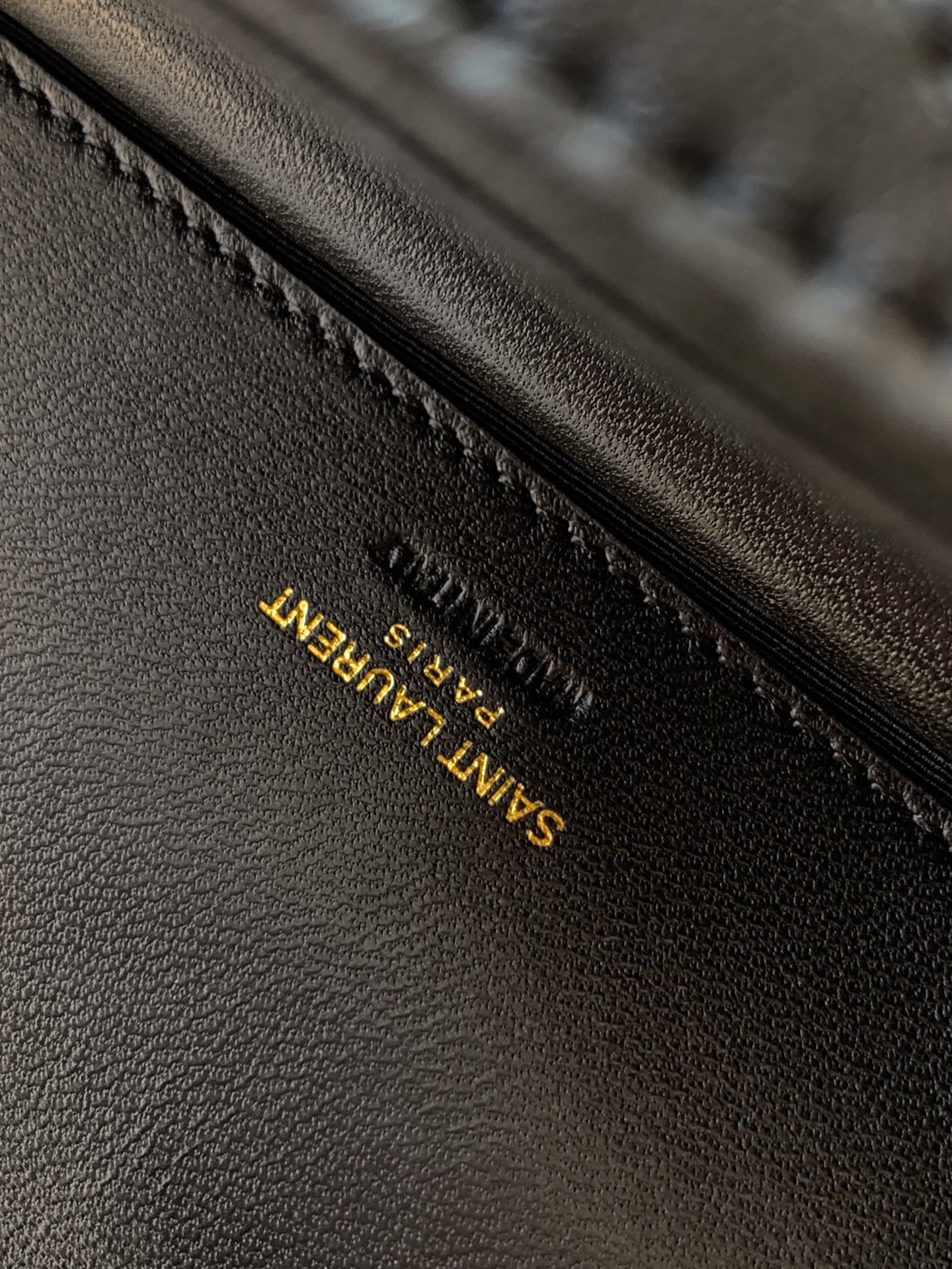 Saint Laurent 中号黑色羊皮/古金
