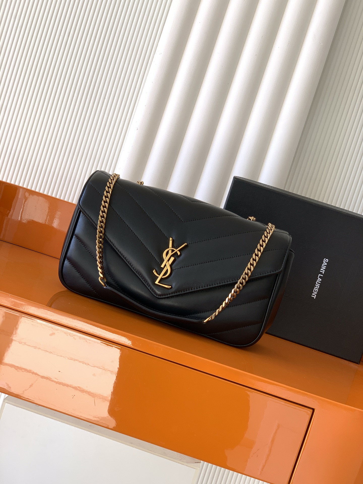 Saint Laurent 中号黑色羊皮/古金