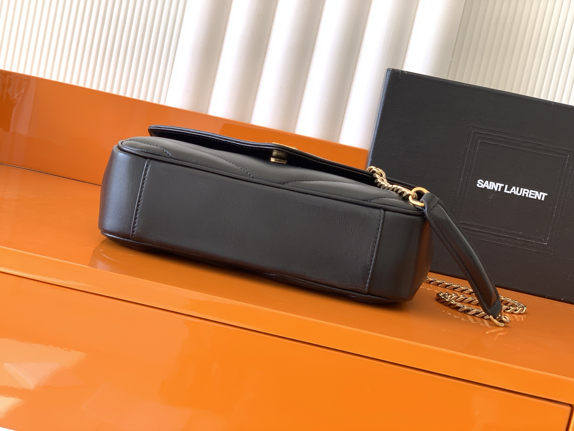 Saint Laurent 小号黑色羊皮/古金 25早春新款LouLou小号 质感细腻高级 羊皮手感柔柔软软的