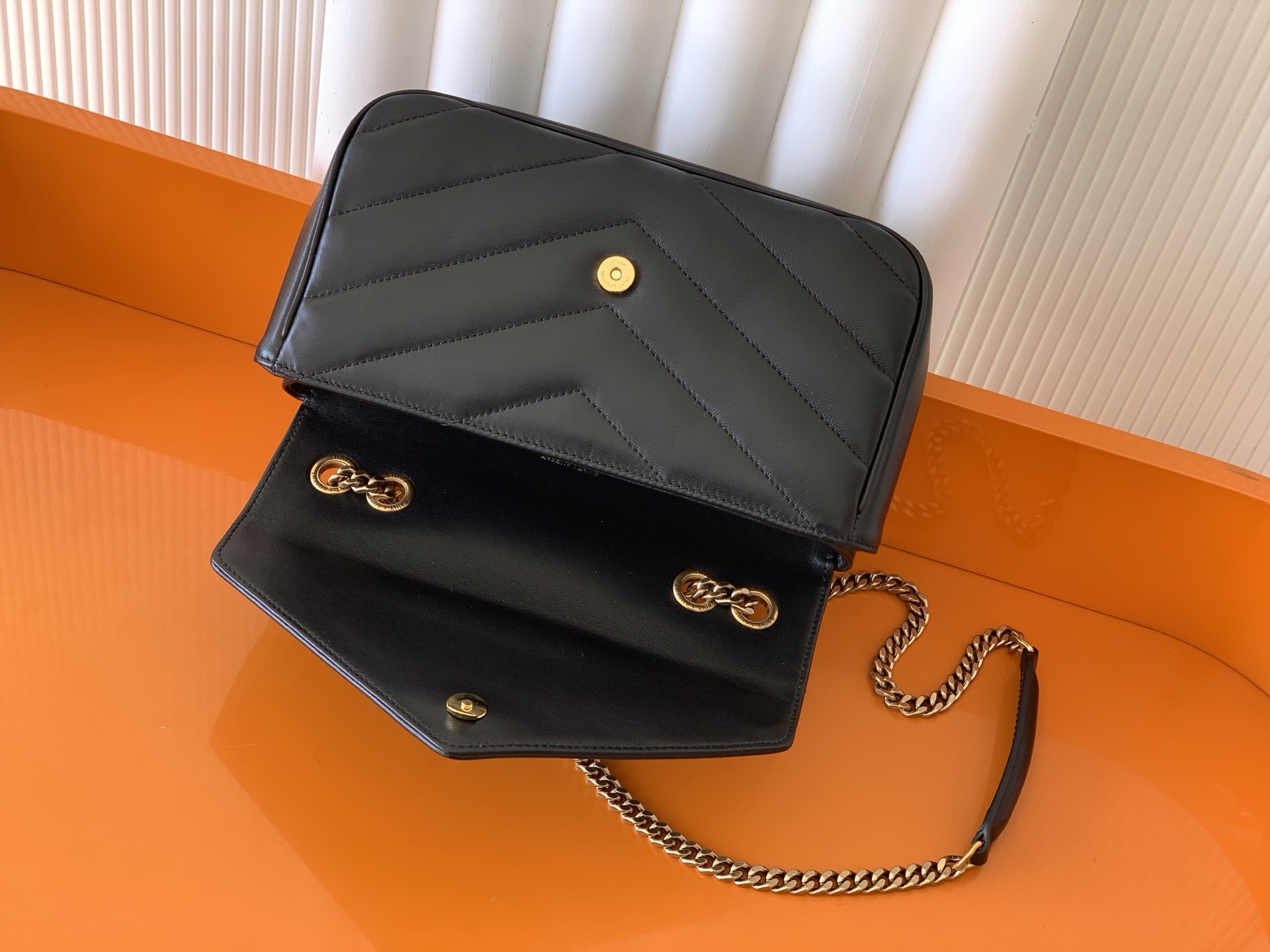 Saint Laurent 小号黑色羊皮/古金 25早春新款LouLou小号 质感细腻高级 羊皮手感柔柔软软的