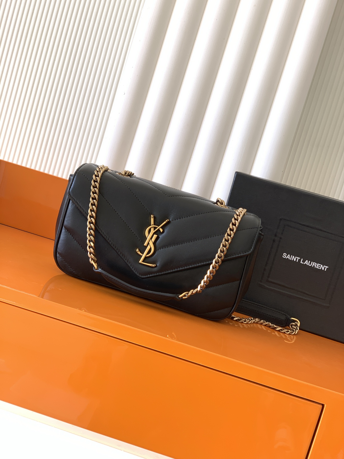 Saint Laurent 小号黑色羊皮/古金 25早春新款LouLou小号 质感细腻高级 羊皮手感柔柔软软的