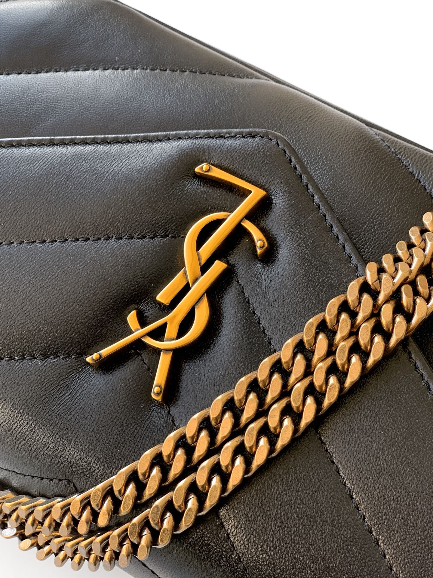Saint Laurent 小号黑色羊皮/古金 25早春新款LouLou小号 质感细腻高级 羊皮手感柔柔软软的