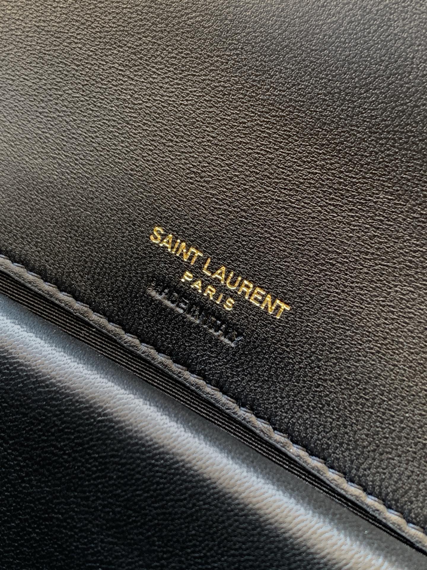 Saint Laurent 小号黑色羊皮/古金 25早春新款LouLou小号 质感细腻高级 羊皮手感柔柔软软的