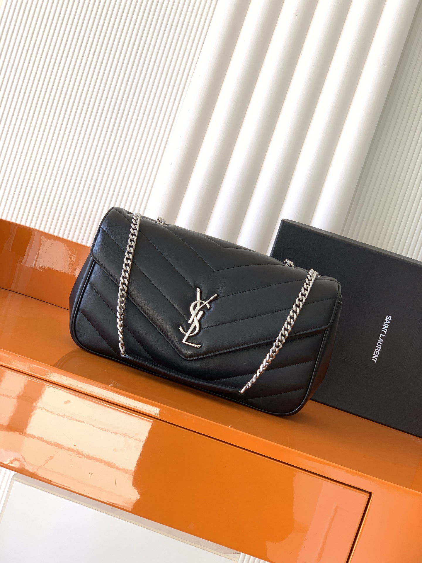 Saint Laurent 中号黑色羊皮/银