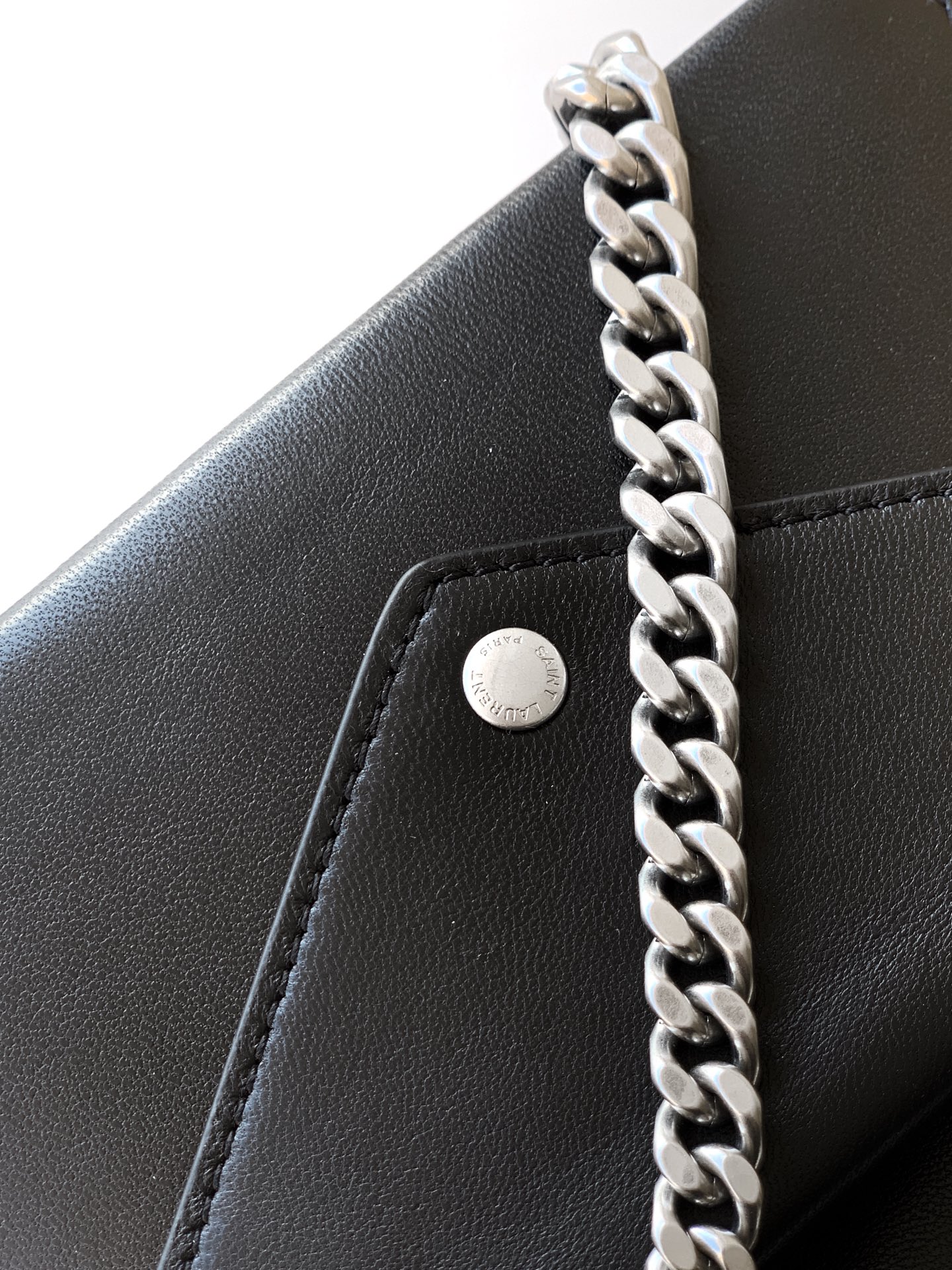 Saint Laurent 中号黑色羊皮/银