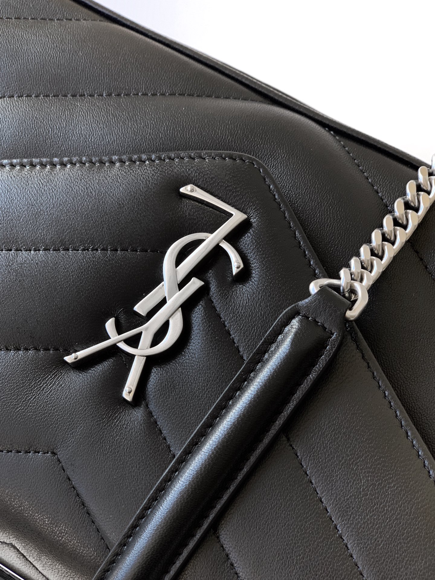 Saint Laurent 中号黑色羊皮/银