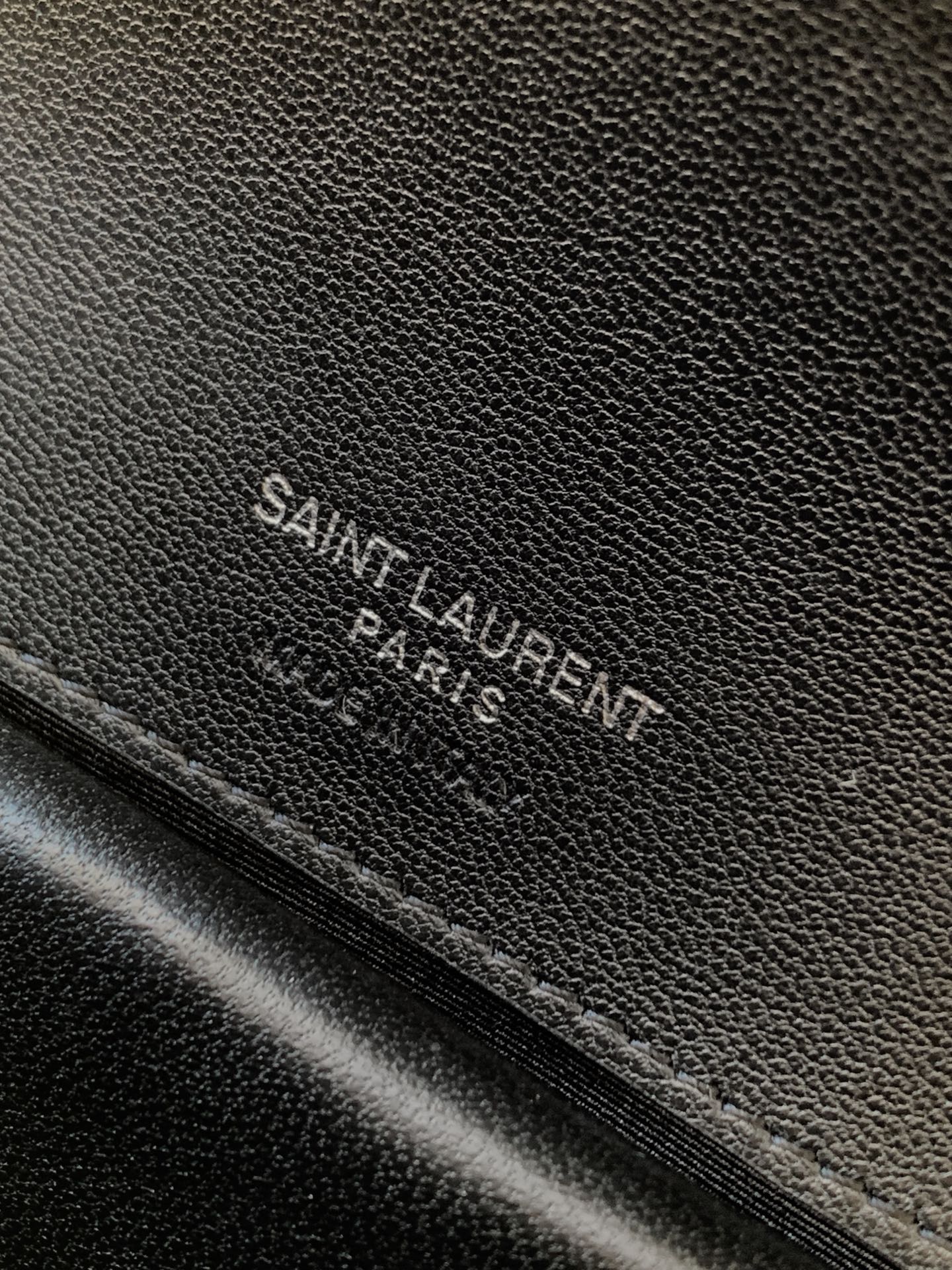 Saint Laurent 迷你黑色羊皮/银 质感细腻高级 羊皮手感柔柔软软的 新版羊皮很有光泽感、配有可拆卸卡包