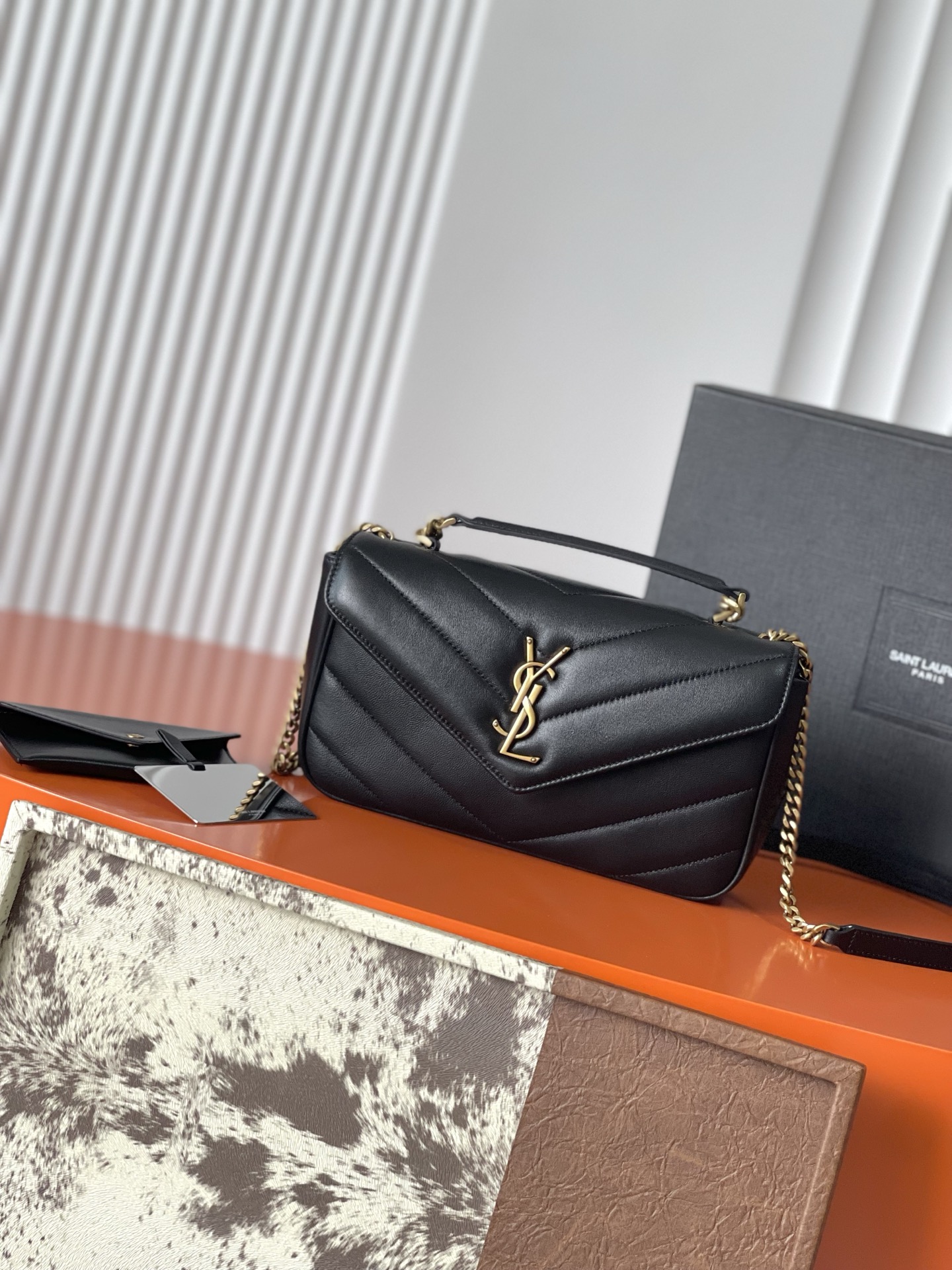 Saint Laurent 黑羊皮/金 配有可拆卸卡包和袖珍化妆镜