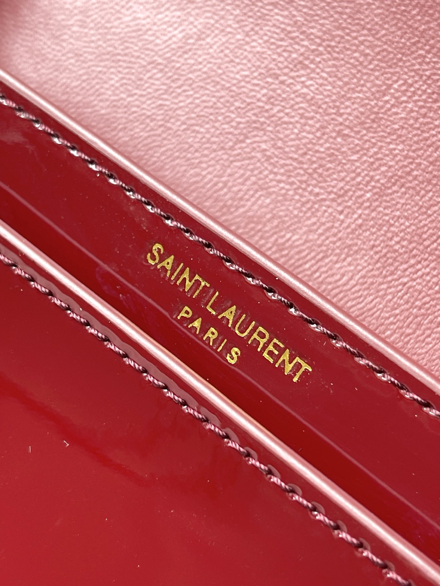 Saint Laurent 枣红漆皮/金 、精品专供 24迷你Voltaire腋下包 極簡主義最愛的款式