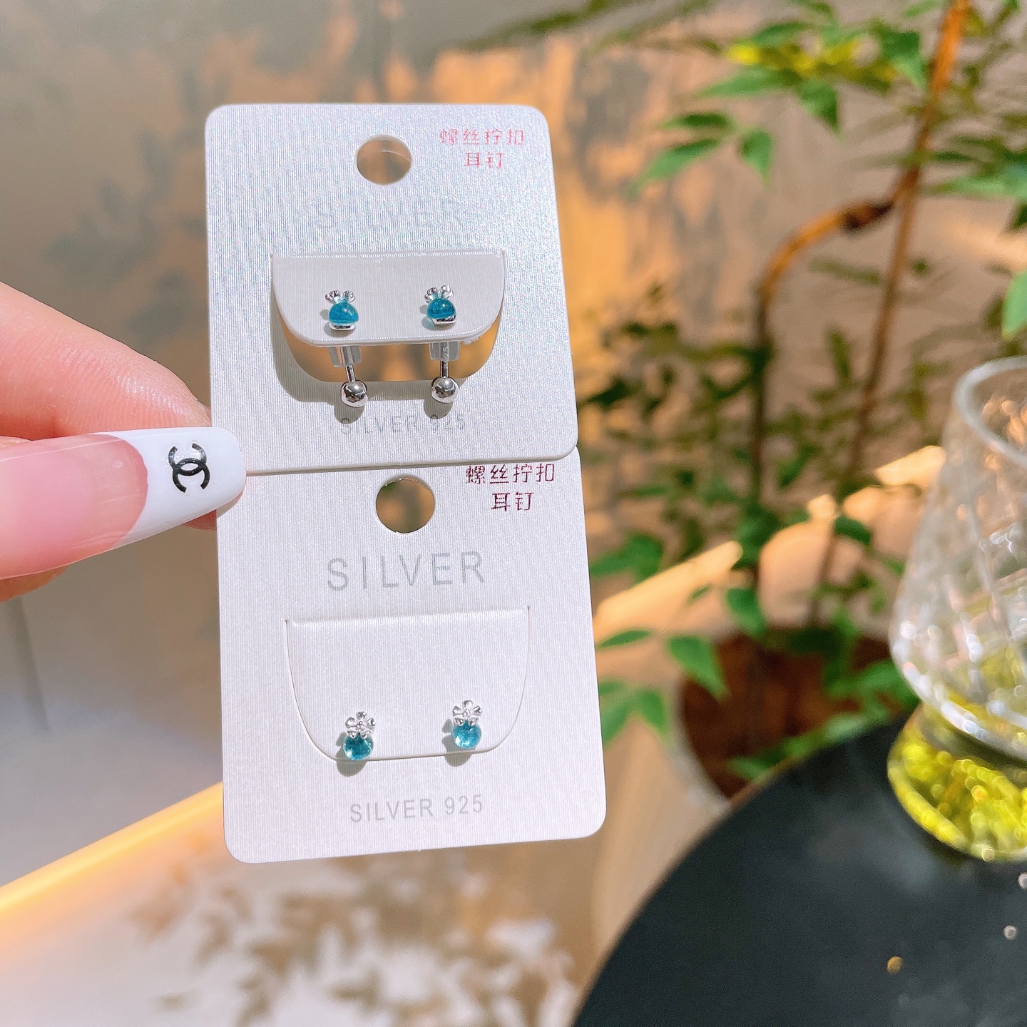 925 Silver Screw-back Studs Chic Graduation Silver