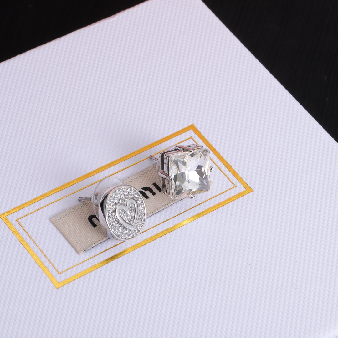 Miu Miu luxury necklace 4