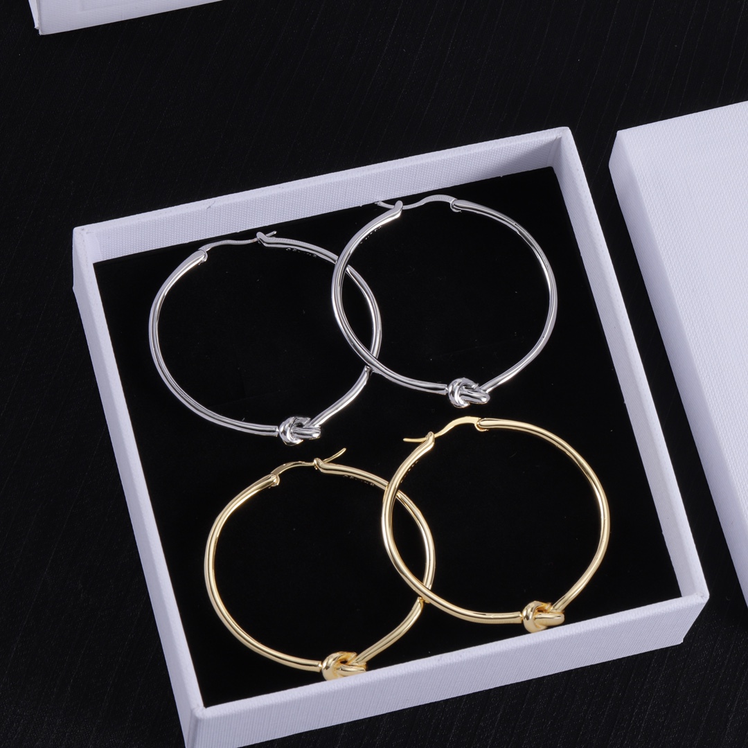 💰80塞林Celine 耳钉