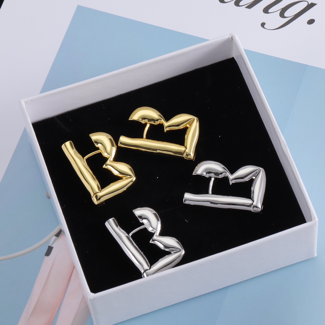 Burberry luxury item 2