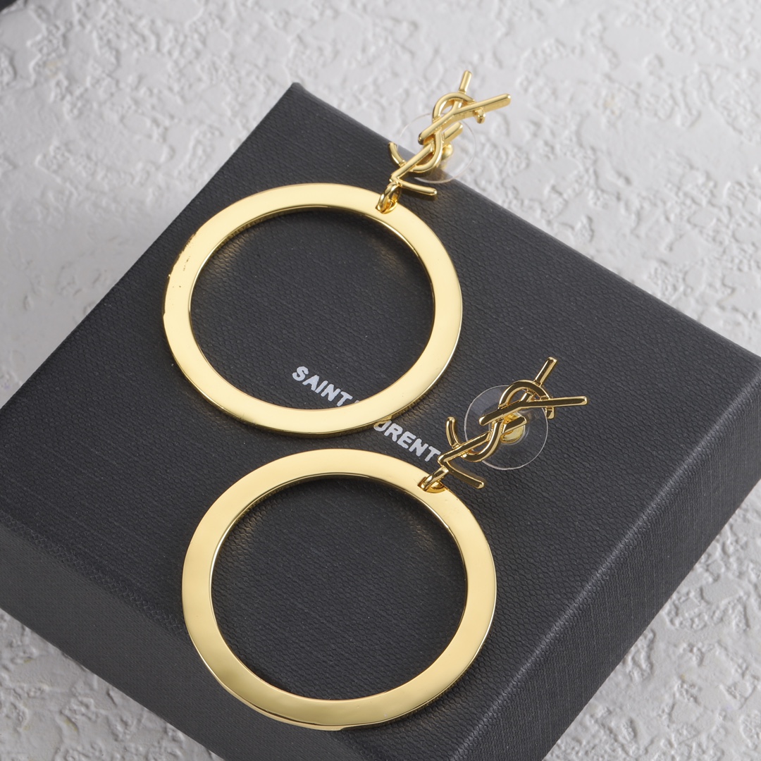 💰80Yves Saint laurent
YSL 圣罗兰耳钉