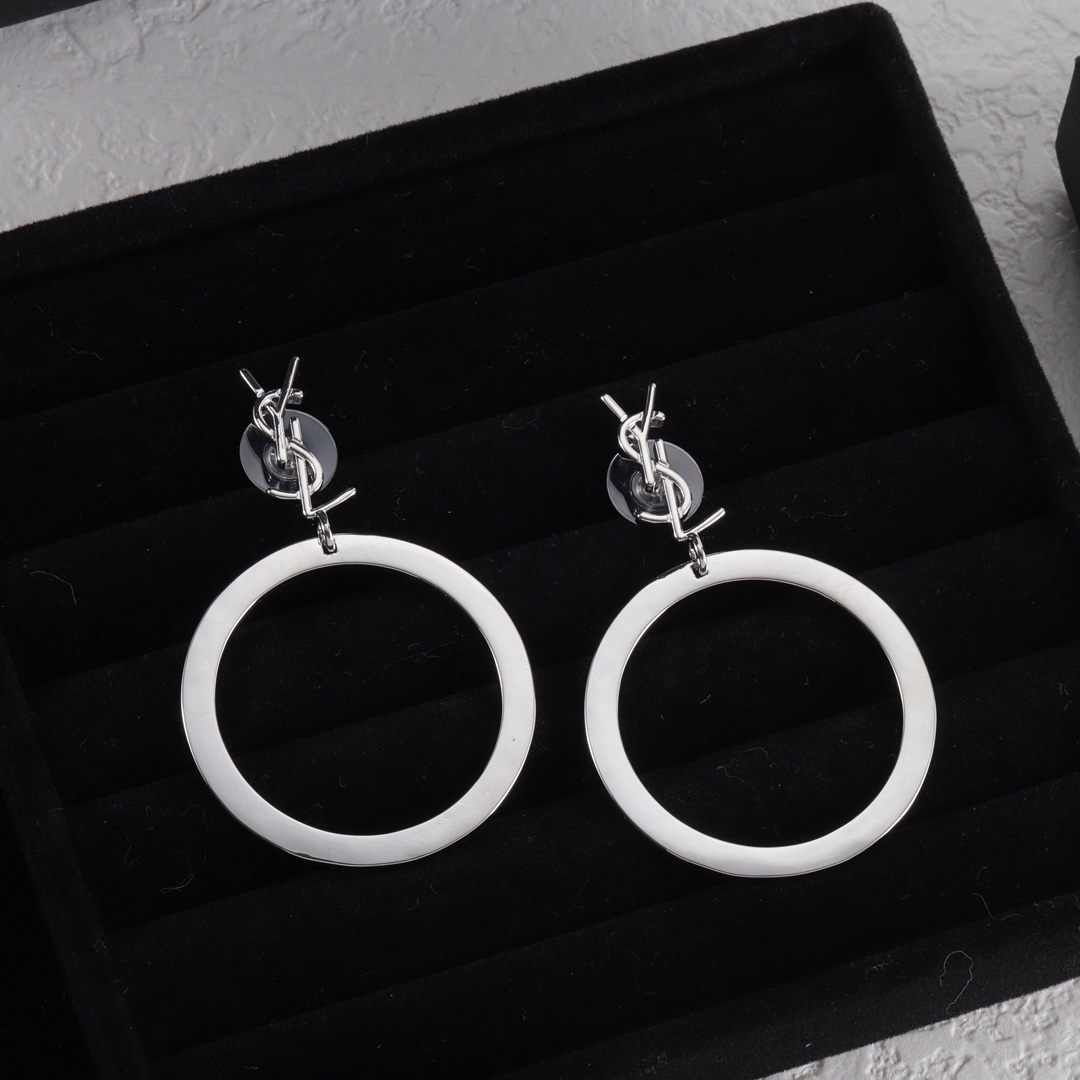 💰80Yves Saint laurent
YSL 圣罗兰耳钉