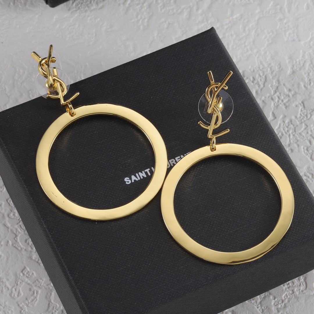 💰80Yves Saint laurent
YSL 圣罗兰耳钉