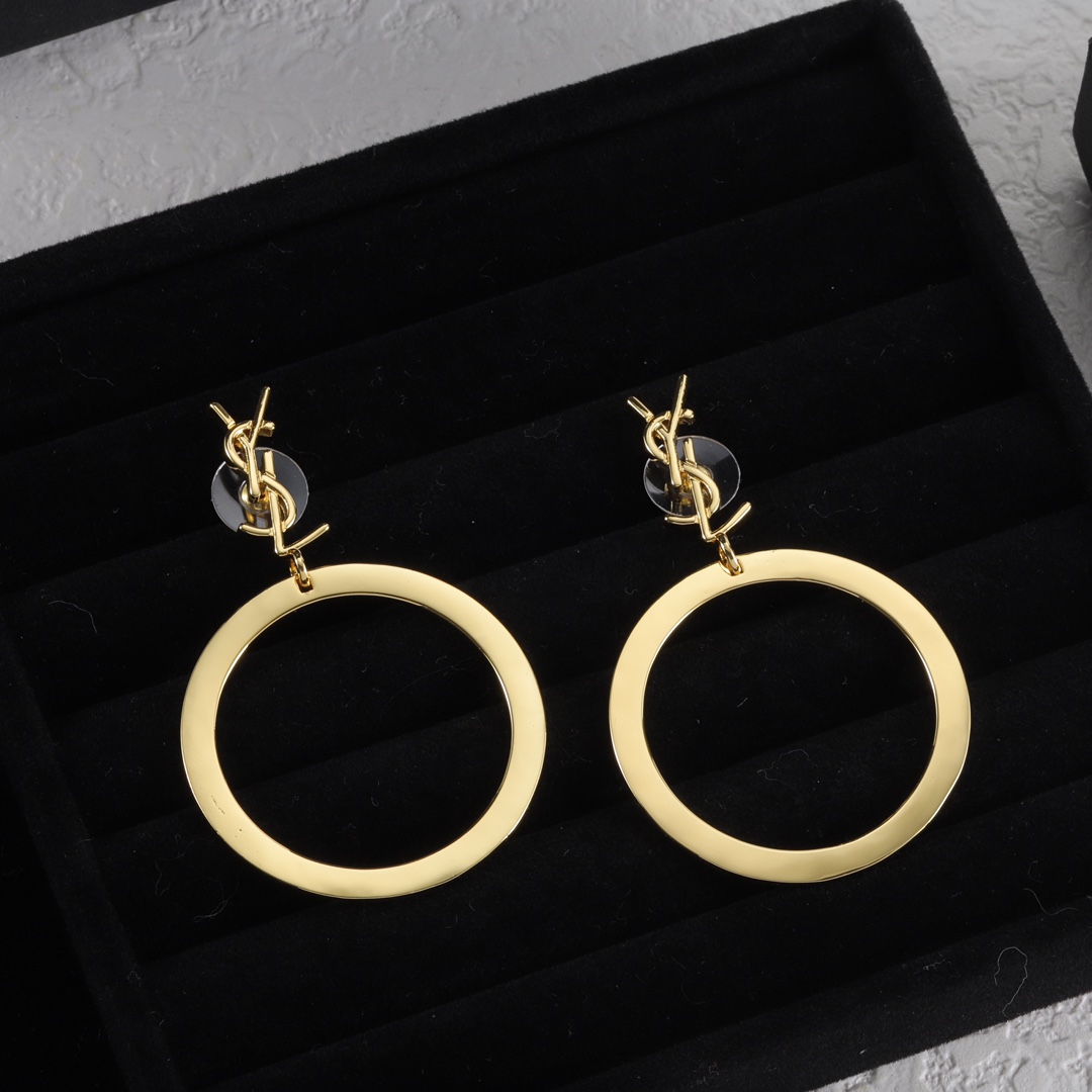 💰80Yves Saint laurent
YSL 圣罗兰耳钉