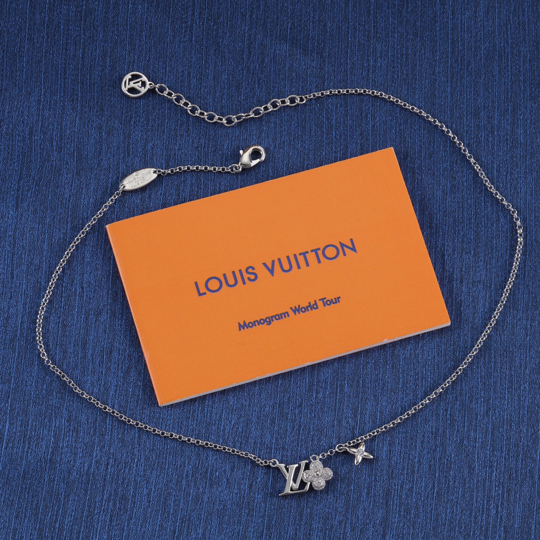 Louis Vuitton luxury necklace 5