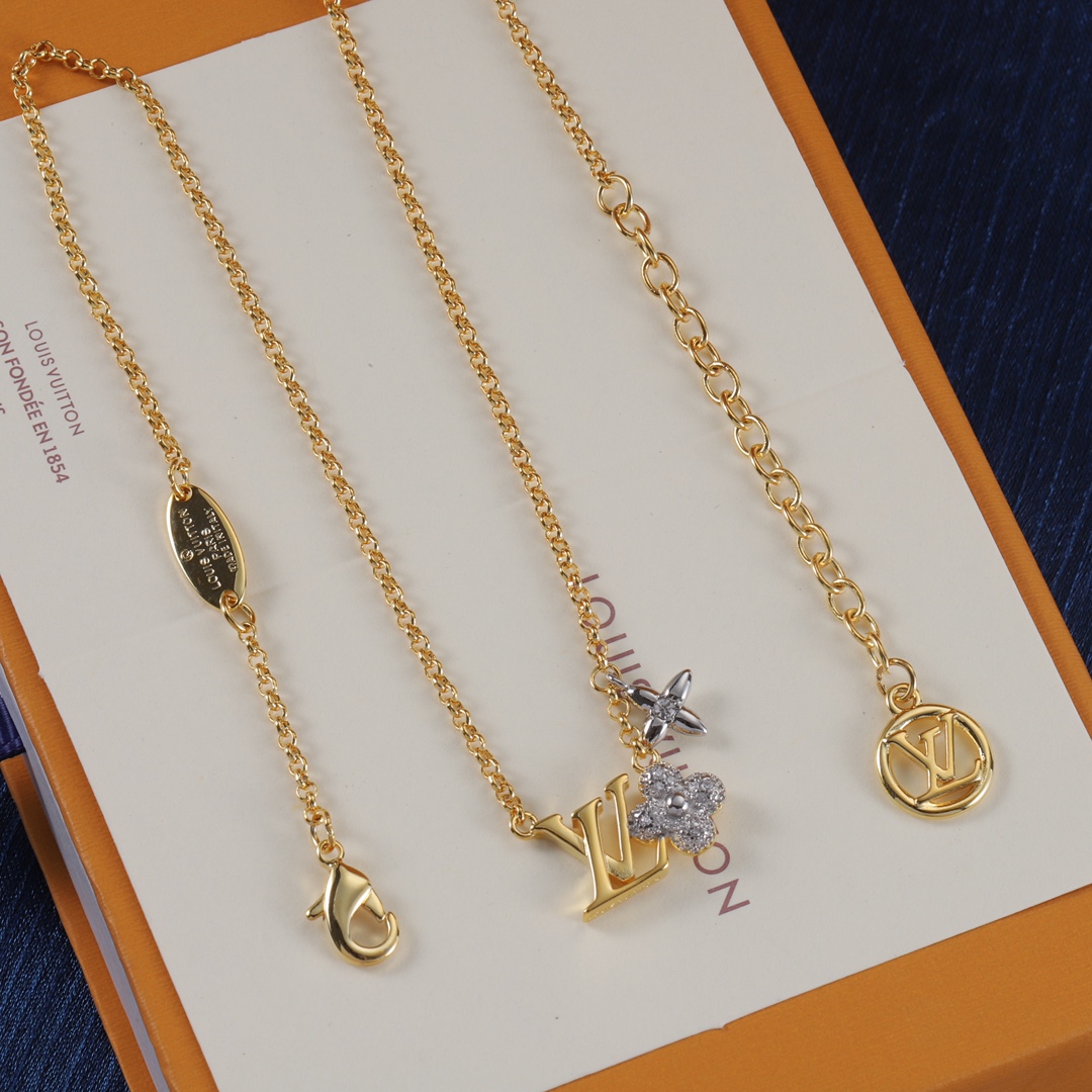 Louis Vuitton luxury necklace 4