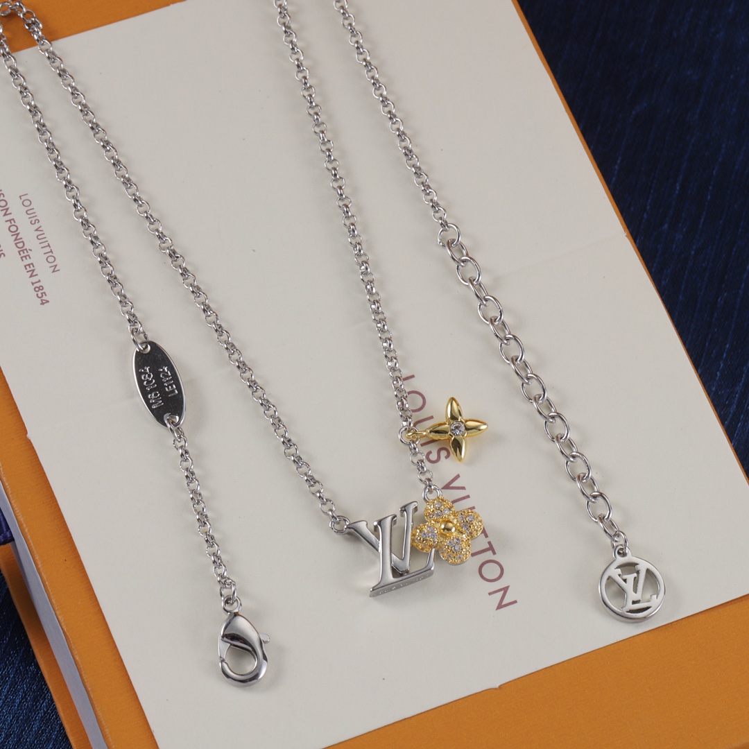 Louis Vuitton luxury necklace 3