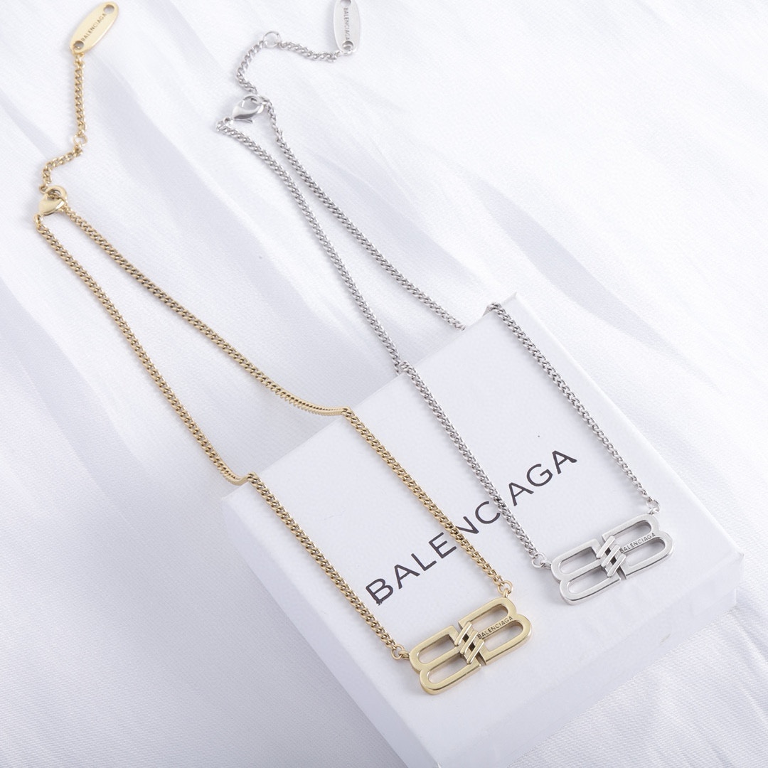 Balenciaga luxury necklace 4