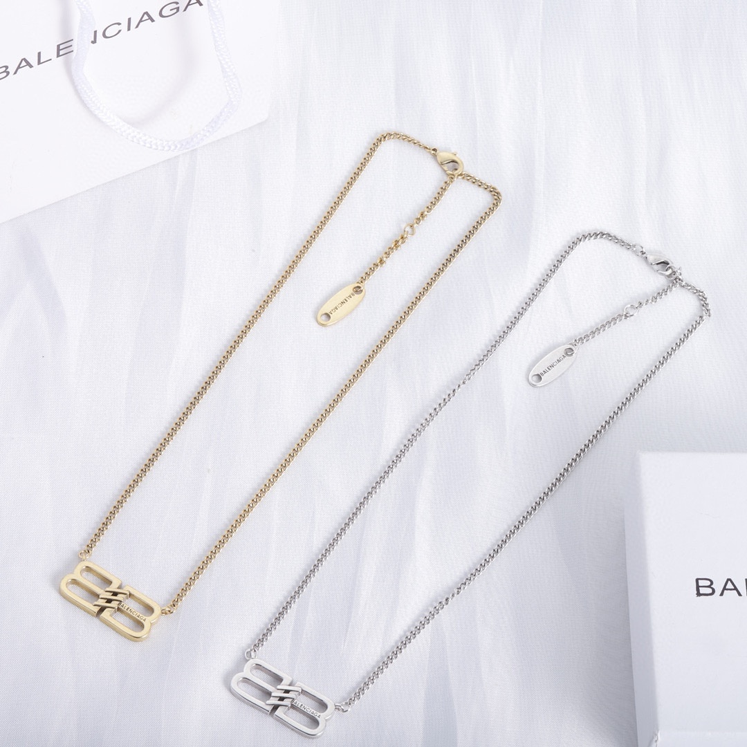 Balenciaga luxury necklace 5