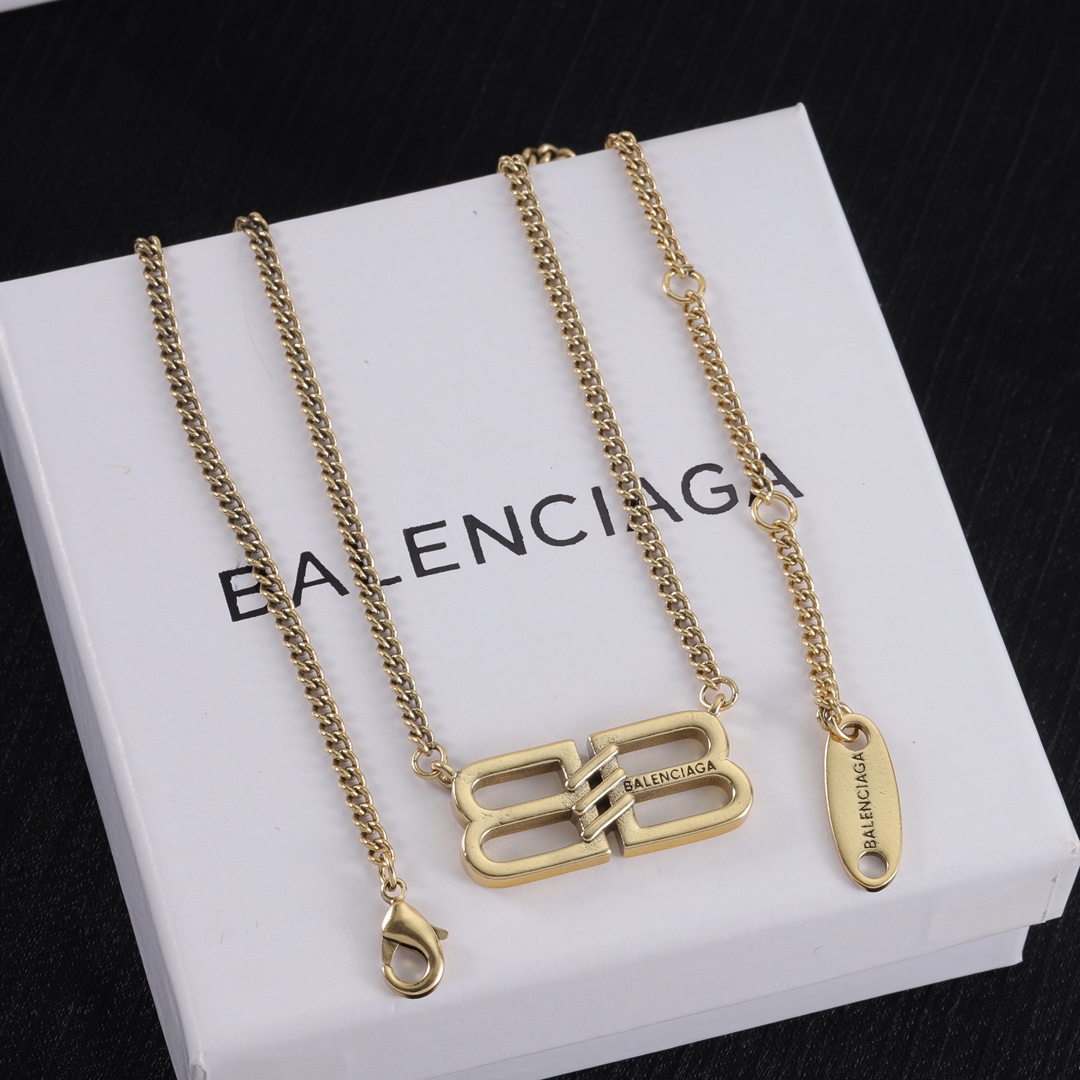 Balenciaga luxury necklace 2