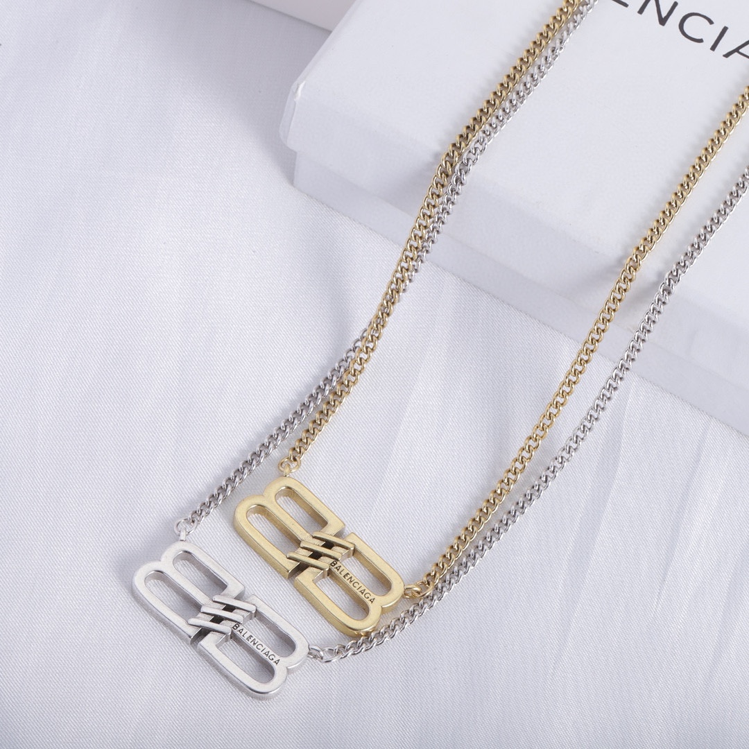 Balenciaga luxury necklace 8