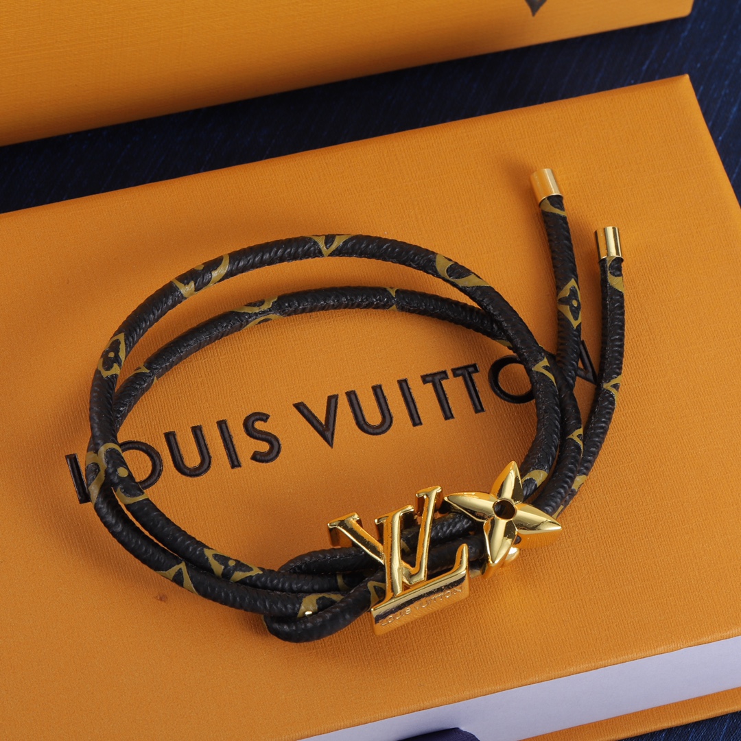 Louis Vuitton 
LV手链