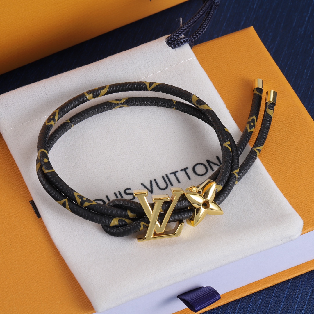 Louis Vuitton 
LV手链