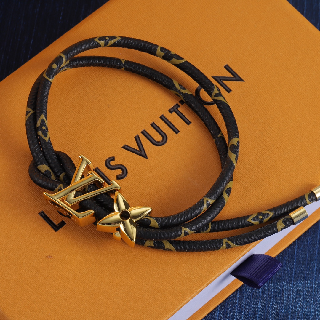 Louis Vuitton 
LV手链
