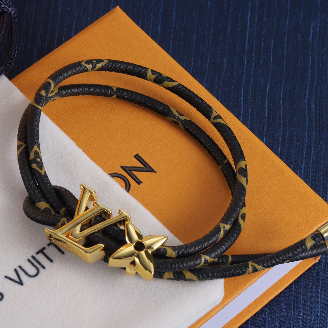 Louis Vuitton 
LV手链