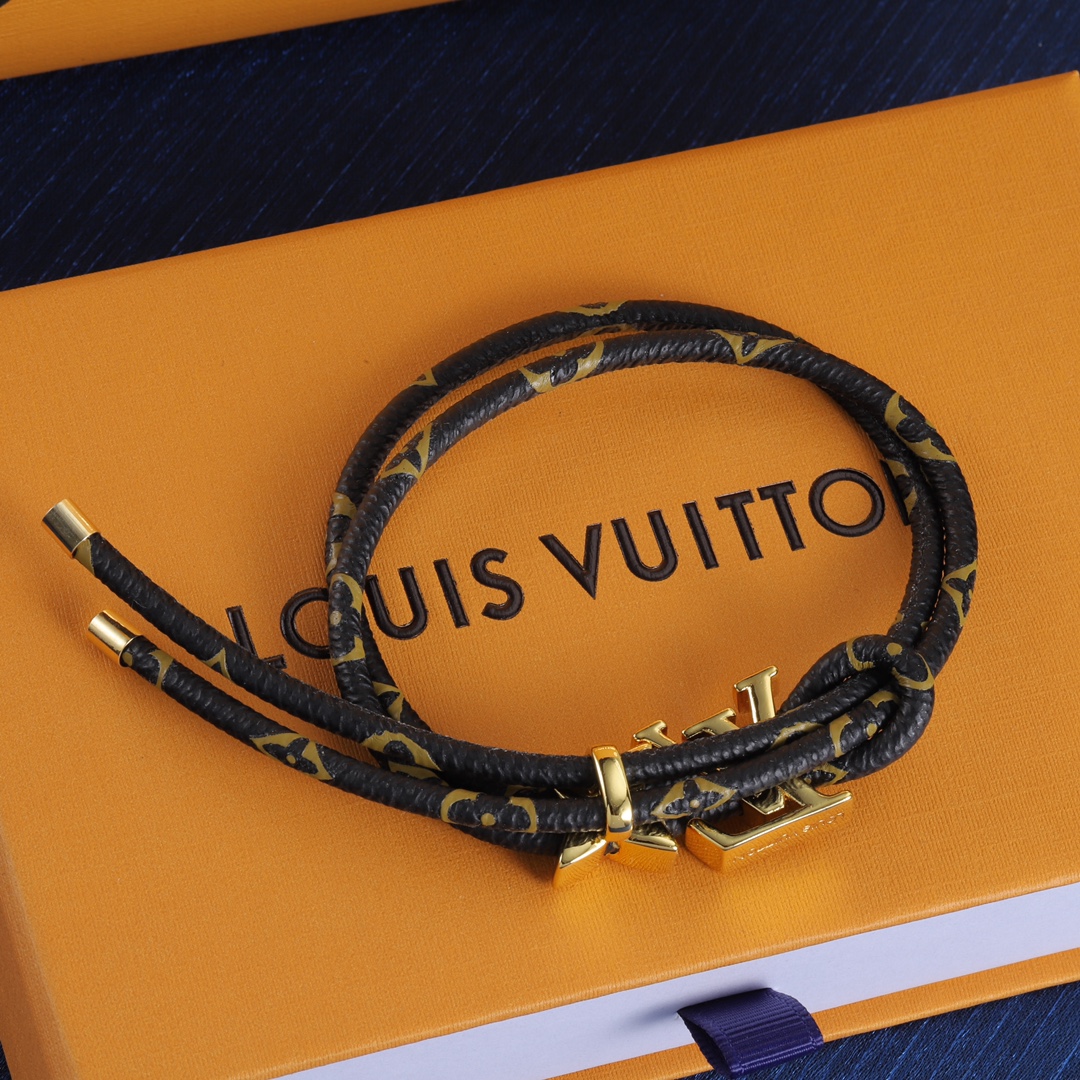 Louis Vuitton 
LV手链