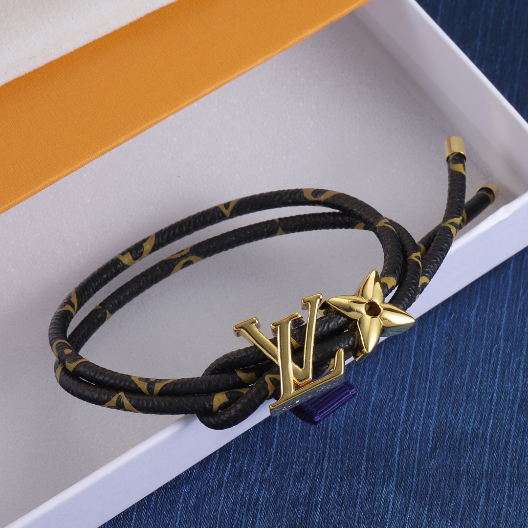 Louis Vuitton 
LV手链