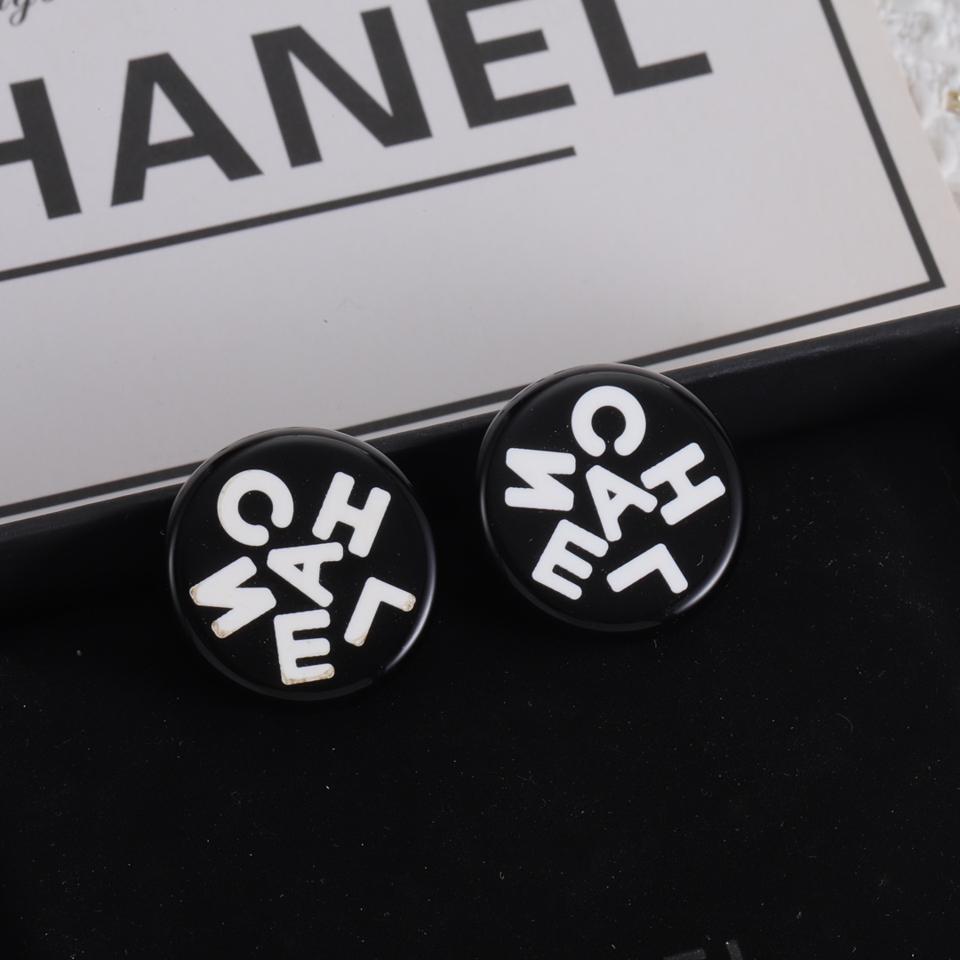 ¥98 Chanel  香奈儿 小香耳钉