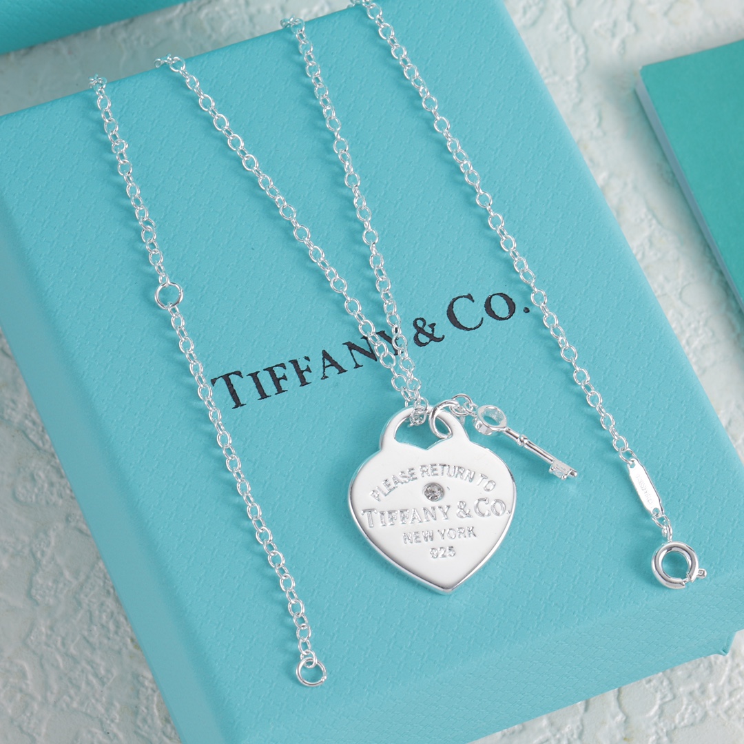 NO:583367,Tiffany Tiffany love brand key necklace heart-shaped pendant gift best gift big brand same style unique simple design simple style non-allergic goddess let's go original double tail brand platinum, jewelry boutique, tiffany, necklace19860909Tiffany蒂芙尼爱心牌钥匙项链心形吊坠礼物最好的礼物 大牌同款独特简约设计 简约风格不过敏女神走起来吧 原版双尾牌铂金,饰品精品,tiffany,necklace,Jewelry