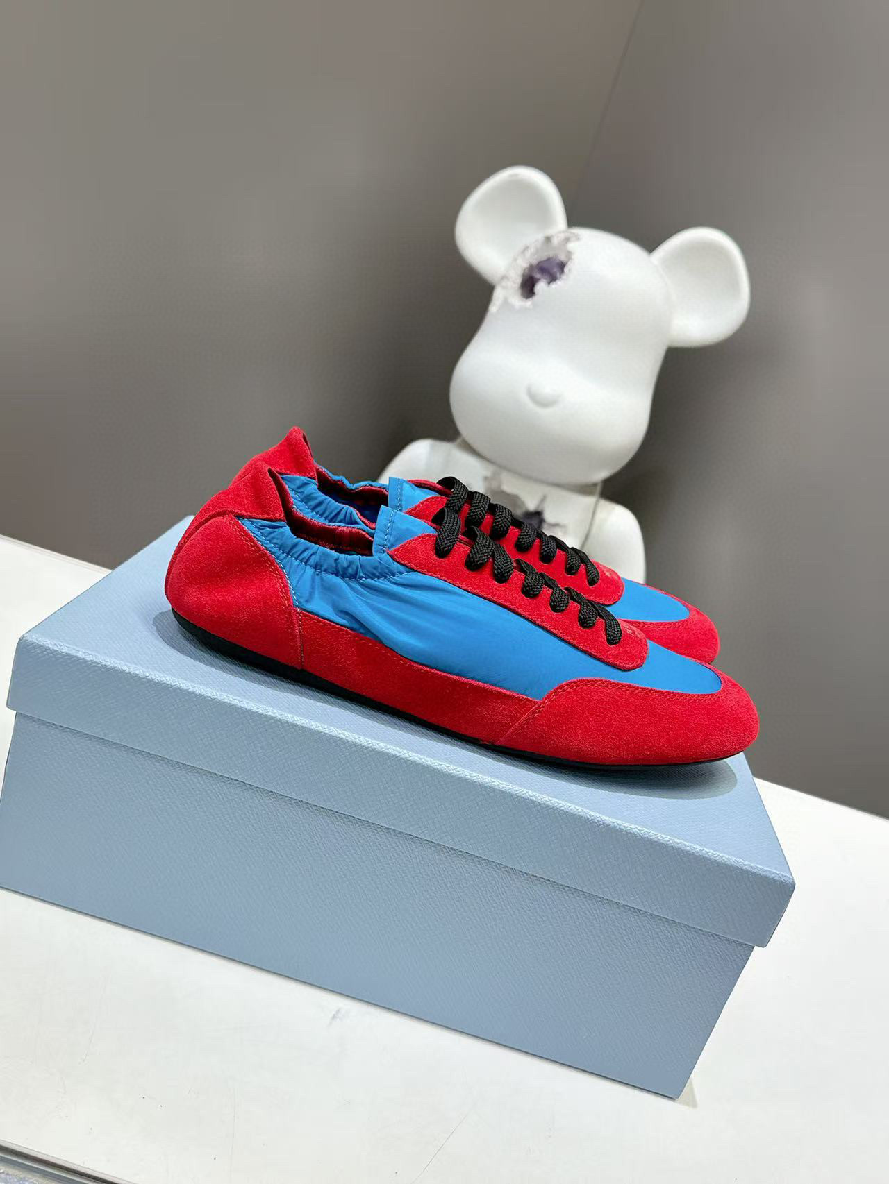 NO:482893,Prada RADA, new early spring model, original version 1 to 1 development. Fabric mercerated beef reverse velvet, cowhide footbed, rubber outsole, women's size 35 to 40, men's size 38 to 45, casual shoes/sports shoes, prada, prada, sneakers, cowhide19860909普拉达RADA,早春新款,原版1比1开发.面料丝光牛反绒,牛皮垫脚,橡胶大底, 女款码数35至40, 男款码数38至45,休闲鞋/运动鞋,prada,prada,sneakers,cowhide,Women's Shoes