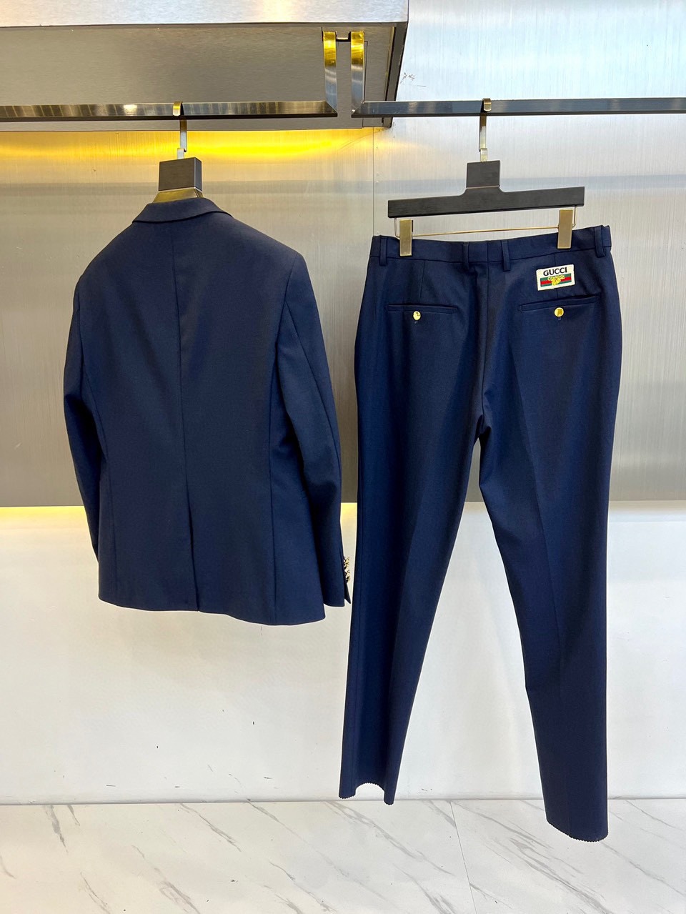   不拆卖。Gucci古驰🆕新款西服套装 精英绅士商务西装套装 进口面料，透气柔软舒适，笔挺垂感十足！整