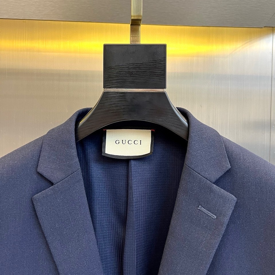   不拆卖。Gucci古驰🆕新款西服套装 精英绅士商务西装套装 进口面料，透气柔软舒适，笔挺垂感十足！整
