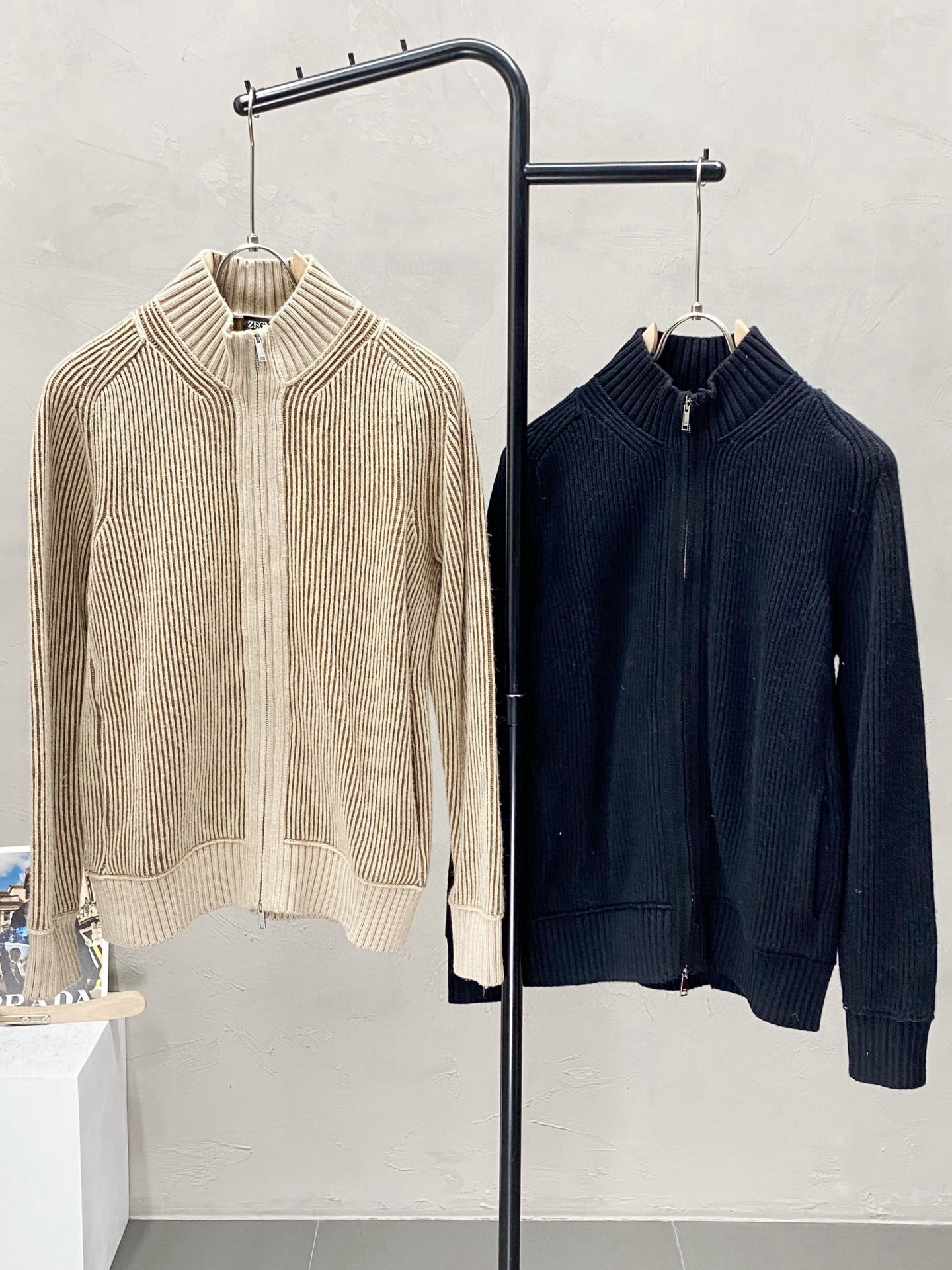 NO:540793,Special offer. Black 48.ZEGNA Jenia's new original single men's casual autumn and winter sweater jacket, high-end customization, high-end version, fashionable and versatile imported fabric, super soft and delicate, skin-friendly and comfortable to wear, high-end boutique, OEM, fine-made top body, very good, men's essential items, zegna, jackets & coats, sweaters, alexander wang19860909特价.黑48.ZEGNA杰尼亚新款原单男士休闲秋冬毛衣外套 高端定制 高端版本 时尚百搭爆款进口面料 手感超柔软细腻 穿着亲肤舒适 高端精品 代工厂精细做上身非常赞 男士必备单品,,zegna,jackets & coats,sweaters,alexander wang,Men's clothing