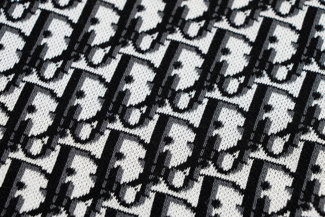 “Designer Dior 24 Shirt with Long Lettered Bouquets and Short Sleeves” - 图片 6