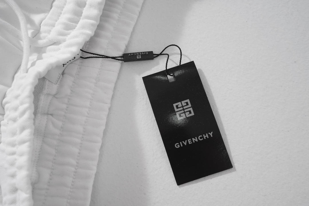Givenchy Paris White Sweat Shorts with Drawstring - Comfort & Style 9 i1716560062 1828 0