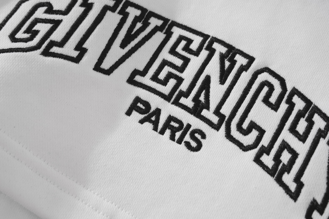 Givenchy Paris White Sweat Shorts with Drawstring - Comfort & Style 7 i1716560062 6450 0