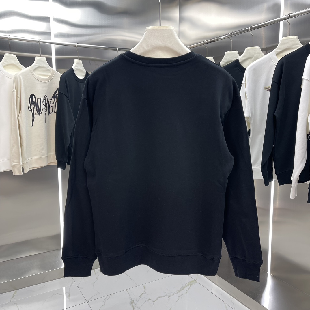 CJCR Winter 2024 Collection: Gender-Neutral Cotton Logo Print in Black and White - 图片 9
