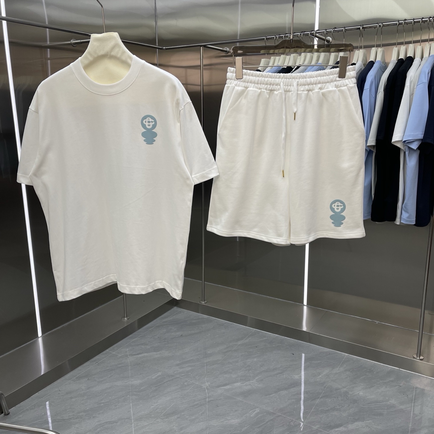 P190 CASABLANCA Conjunto de camiseta y pantalones cortos Desarrollo original Cómodo de llevar Tejido de doble…